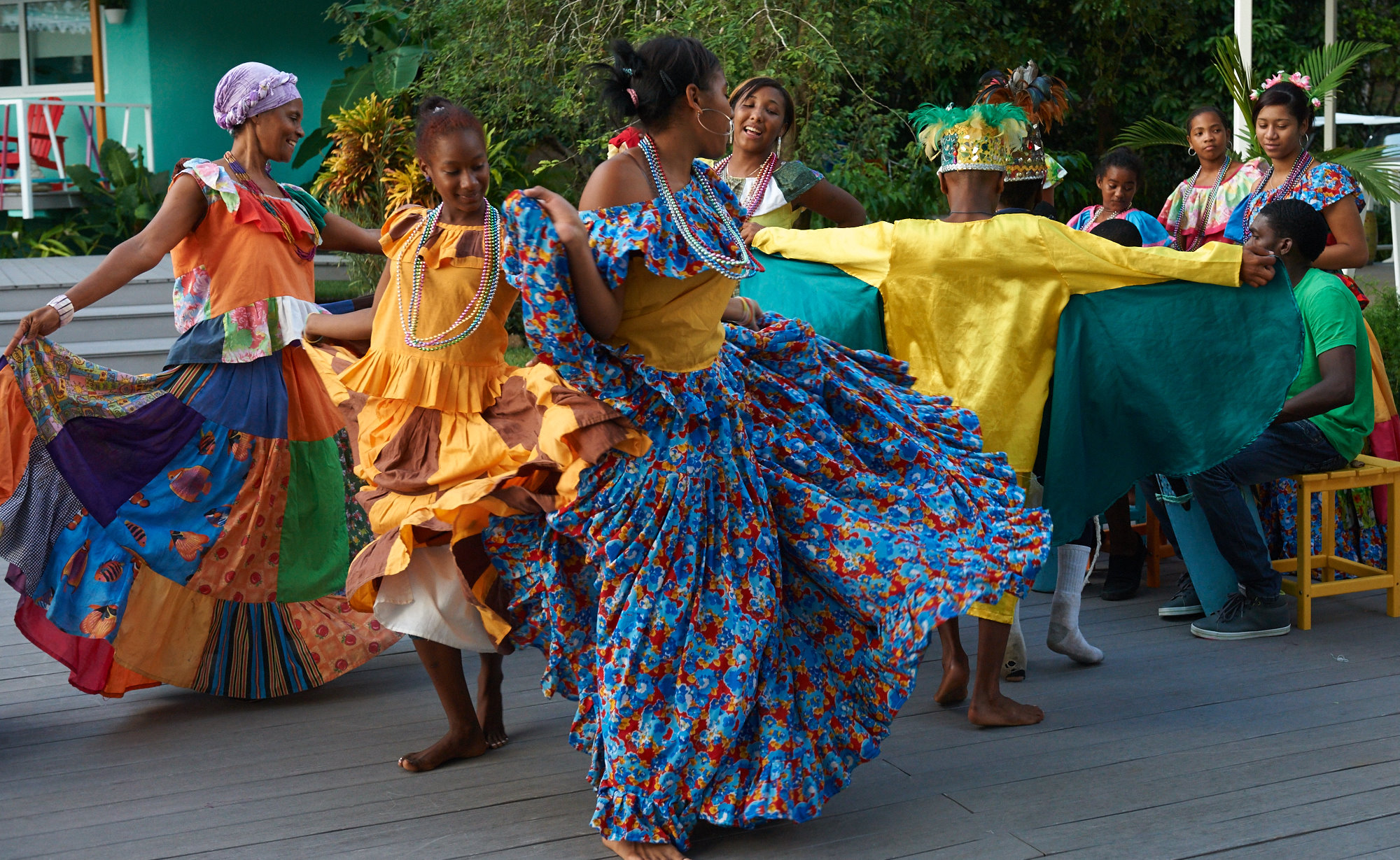 Культура конго. Национальный танец Республики Конго. Республика Конго Браззавиль культура. Республика Конго национальный костюм. Конго дэнс.